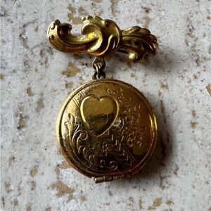 Elegant Vintage Antique Edwardian Victorian Brass Heart Locket Brooch Pin Heart
